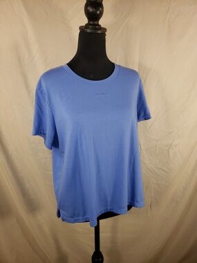 Reebok Women’s Light Blue Crewneck Short Sleeve Tee - L